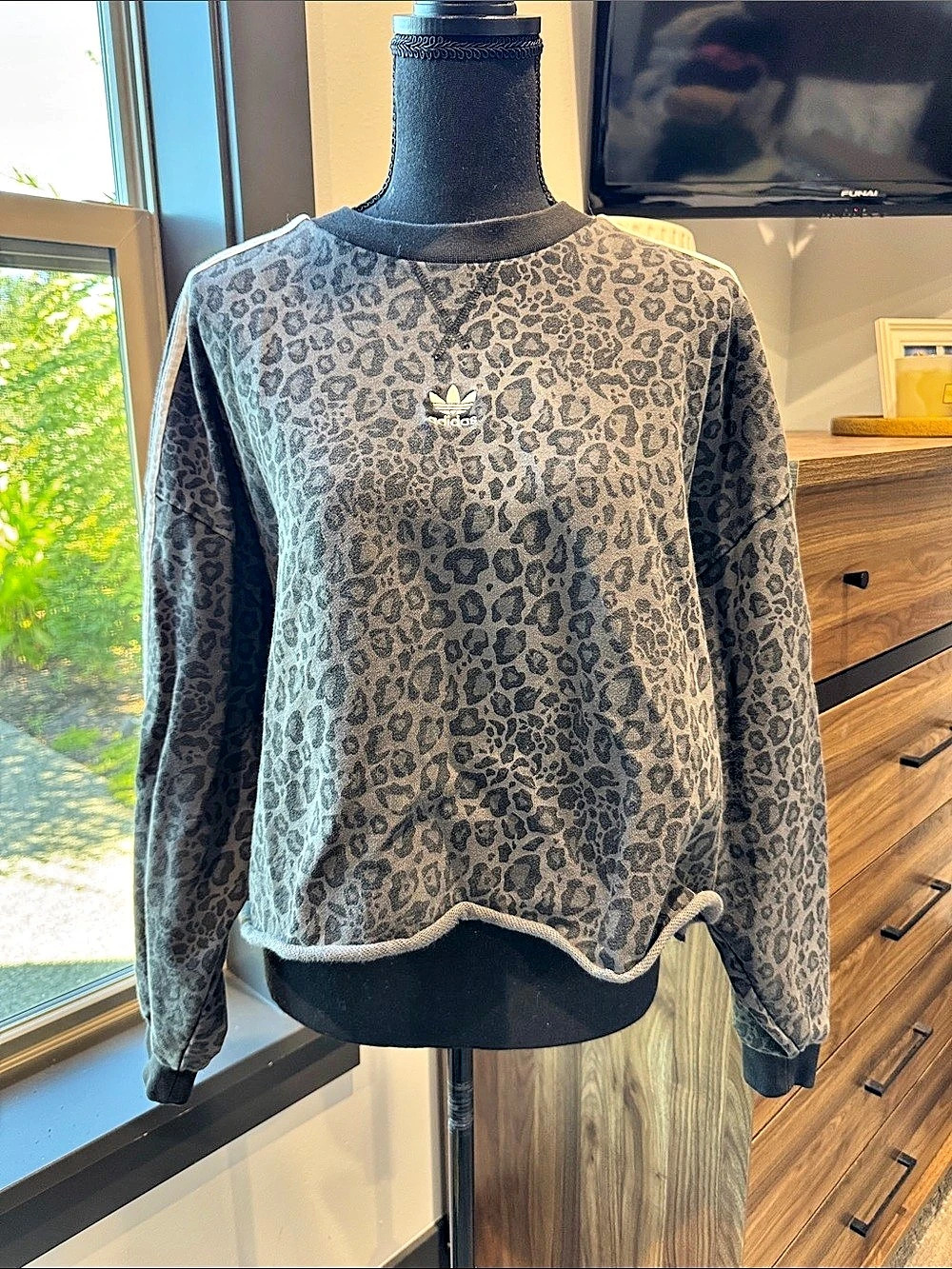 adidas Originals Leopard Luxe Trefoil Crew Sweatshirt Gray & Black Medium
